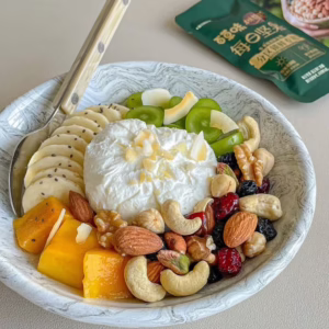 hạt granola mix cũng sữa chua thơm ngon bổ dưỡng
